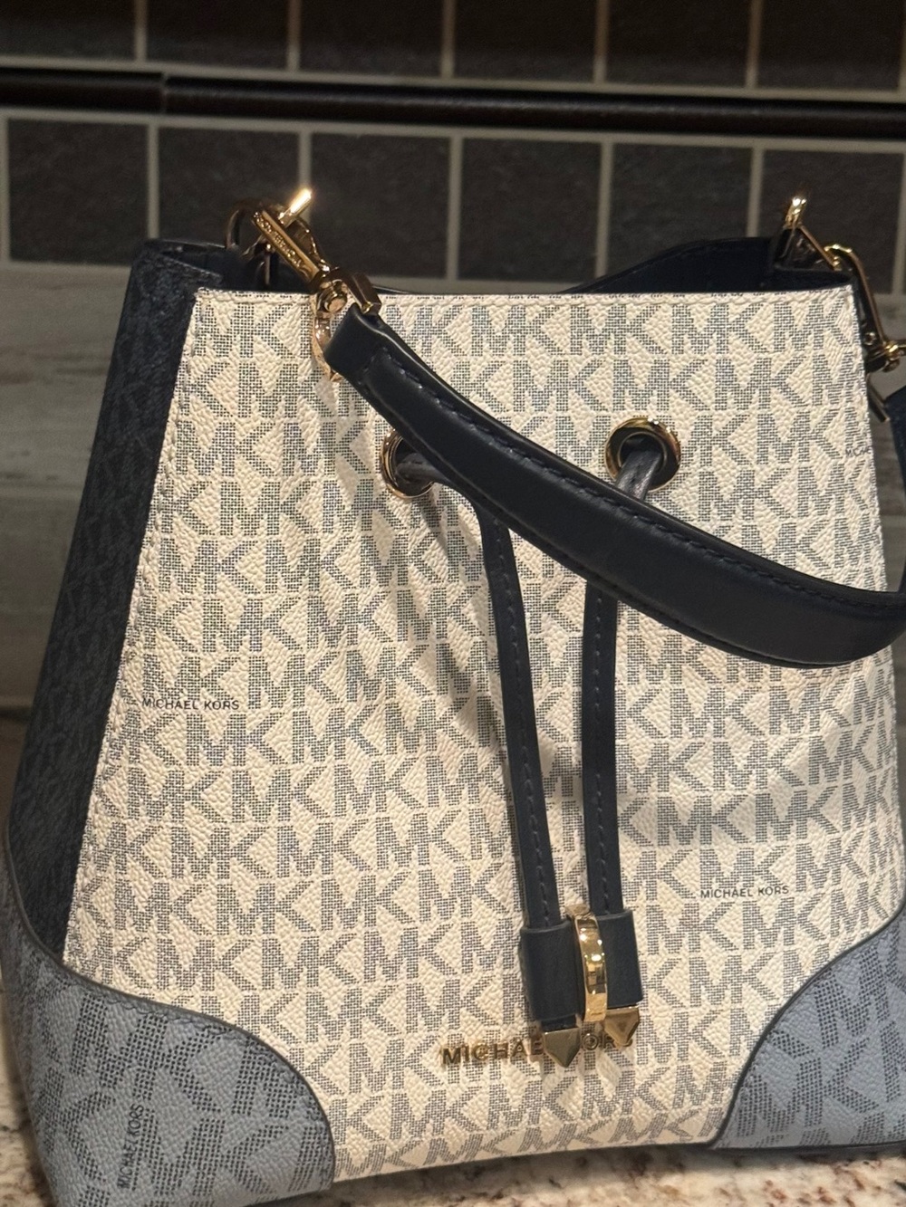Michael Kors Mercer Gallery Small Bucket Bag - Navy beautiful - Picture 6 of 11